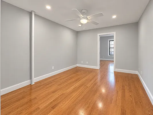 Living room, photo 2