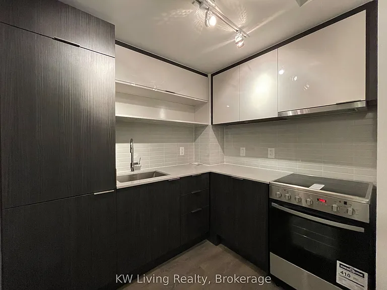 159 Wellesley St E #2102 — Photo 4