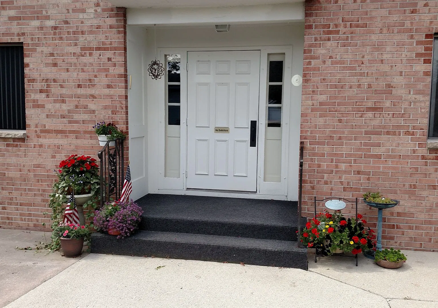 August Management presents the Colonial Apartments in New Holstein — Photo 3