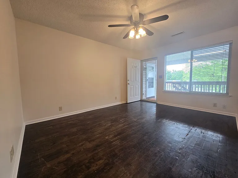 110 Westbrook Ct — Photo 6