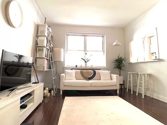 4th image of 210 W 19th St APT 1-B