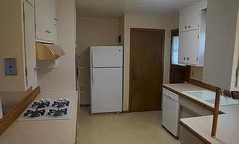 3rd image of 7908 Aster Dr N