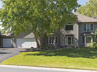 6262 Ginger Dr, Eden Prairie, MN 55346