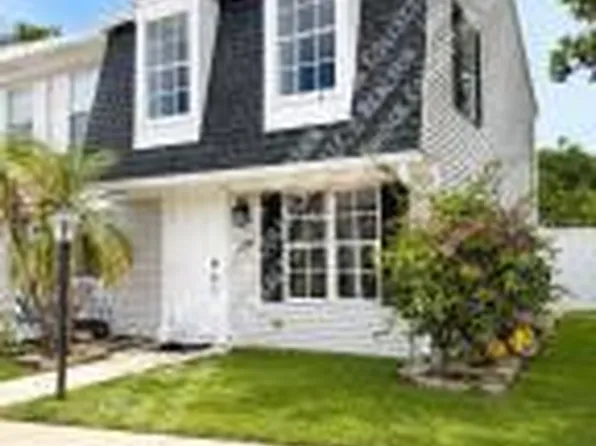 218 Old English Dr, Jupiter, FL 33458