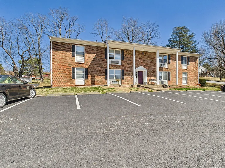 2407 Bare St. — Photo 2