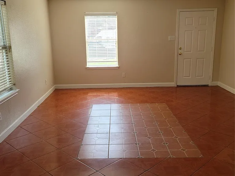 7915 Summerfern Ct — Photo 3