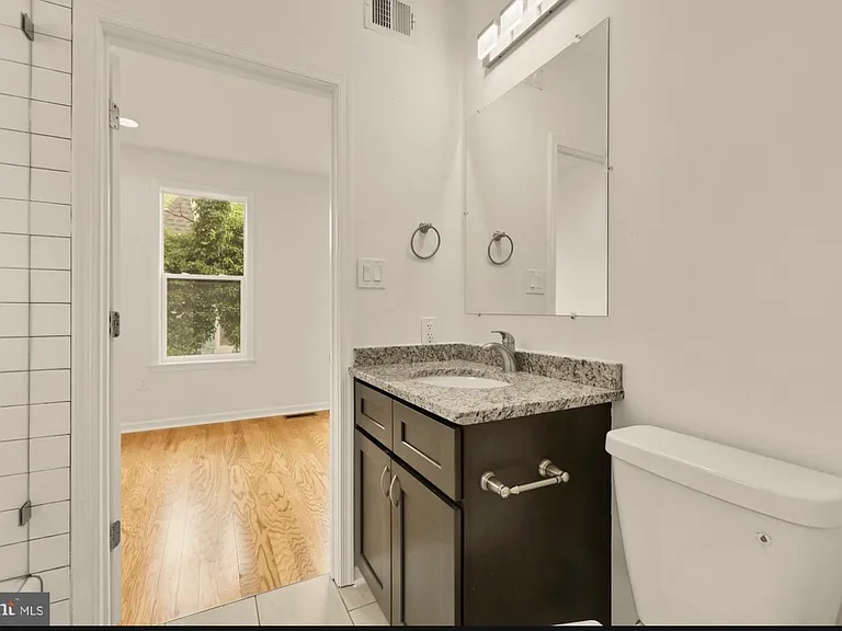 760 Gresham Pl NW — Photo 19