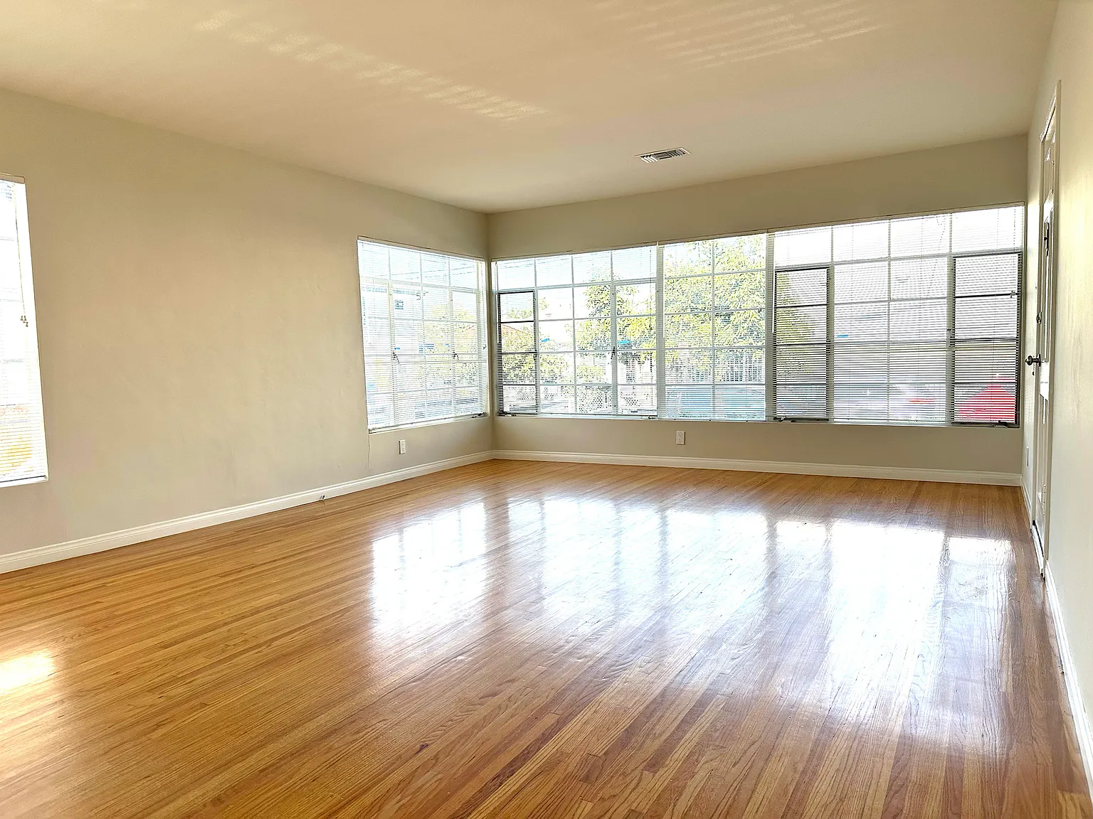 2 bed, 1063 sqft, $3,300 — Photo 3