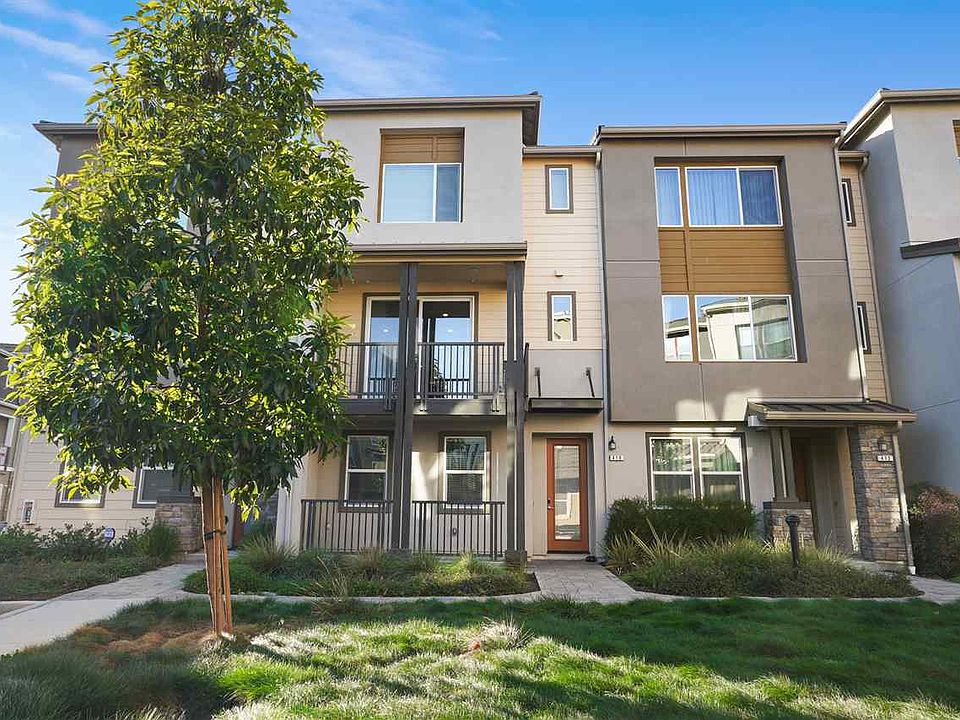 1st image of 410 Desert Holly St