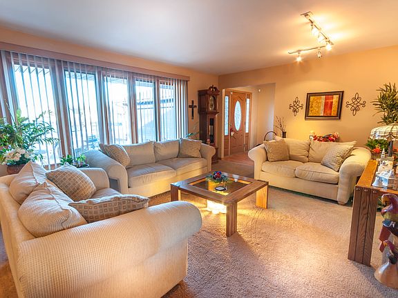 3rd image of 8111 Saint James Dr