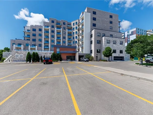 30 Hamilton St S #201, Hamilton, ON L8B 1V8