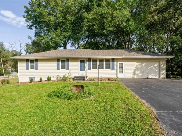 705 SW Mitchell St, Oak Grove, MO 64075