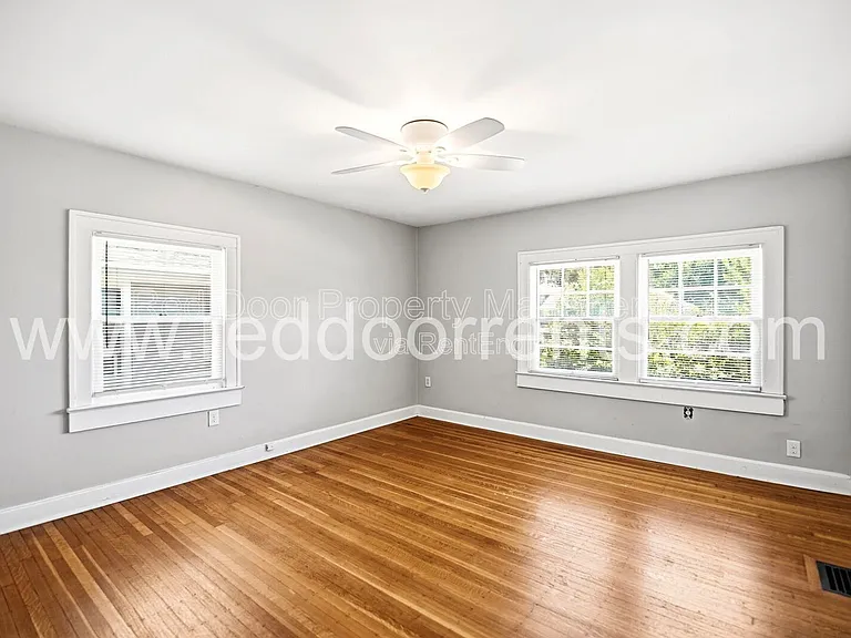 4704 N College Ave — Photo 21