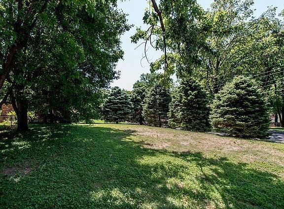 3rd image of 1004 N Castello St