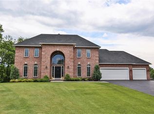 11 Ceramar Dr, Penfield, NY