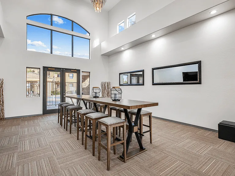 San Fernando Apartments — Photo 6