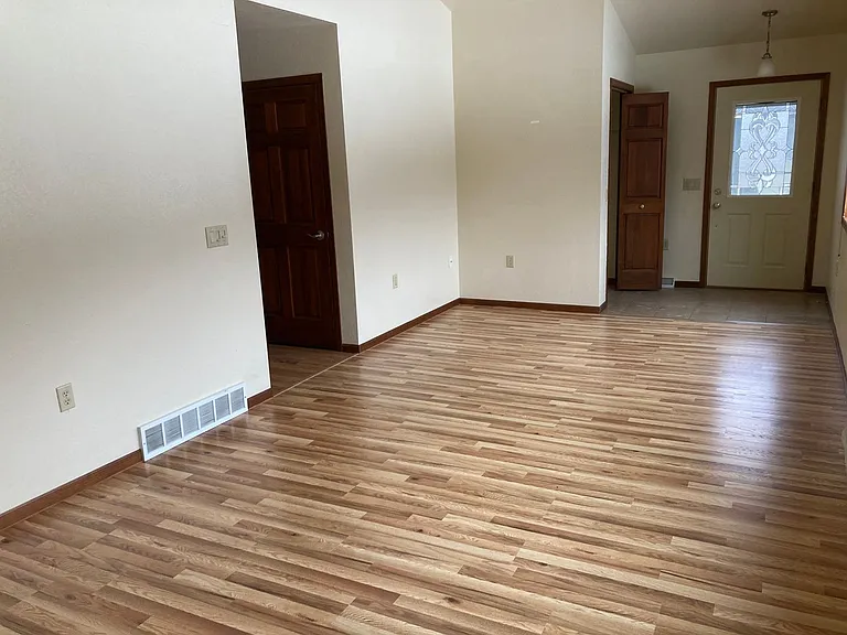 4866-68 Hilltop Rd — Photo 11