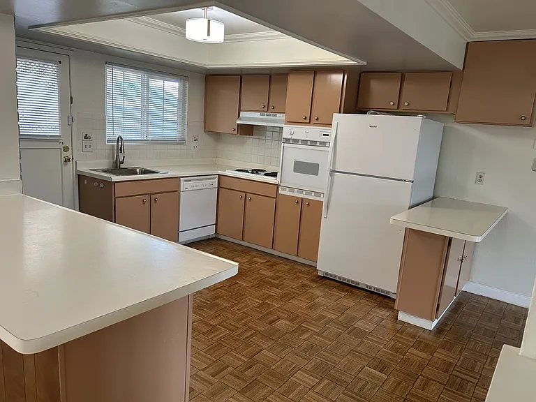 2040 Barbour Dr — Photo 8