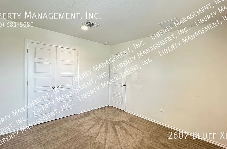 2607 Bluff Xing — Photo 32