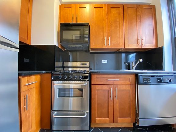 3rd image of 161 W 16th St #14KK