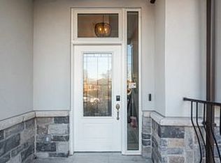 78 Foch Ave #101, Toronto, ON M8W3X4