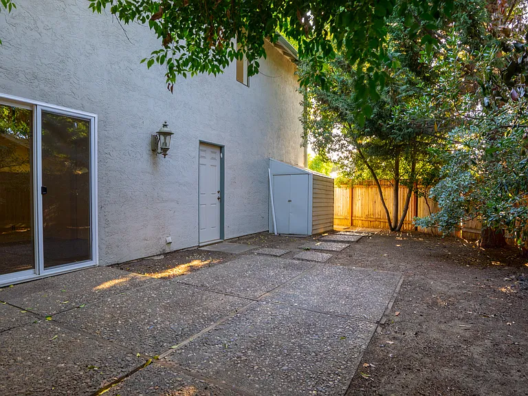448 Lilac Ct — Photo 27