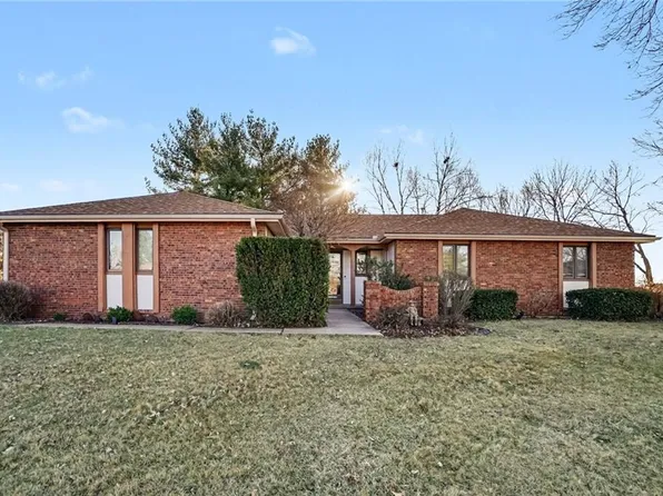 1109 S Catalpa St, Savannah, MO 64485