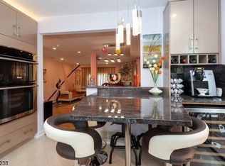 14 Powderhorn Dr, Rockaway, NJ