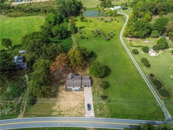 2845 Courtney Huntsville Rd, Yadkinville, NC 27055