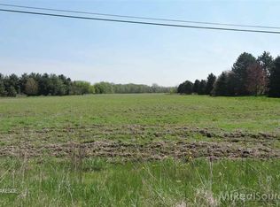 68191 Wolcott Rd, Ray, MI 48096