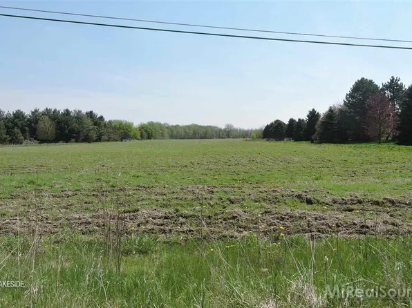 68191 Wolcott Rd, Ray, MI 48096