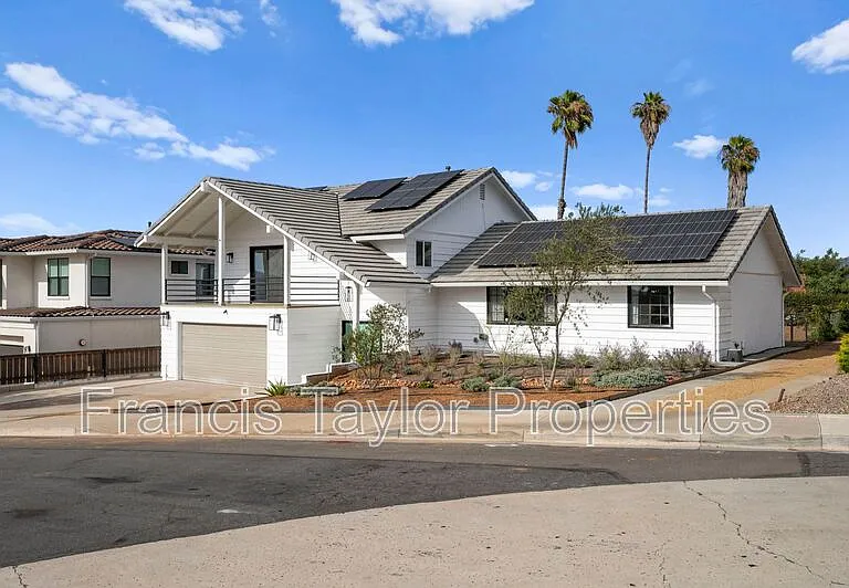 1080 Circle Dr — Photo 2