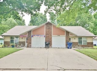 1704 SW 6th St, Blue Springs, MO 64014
