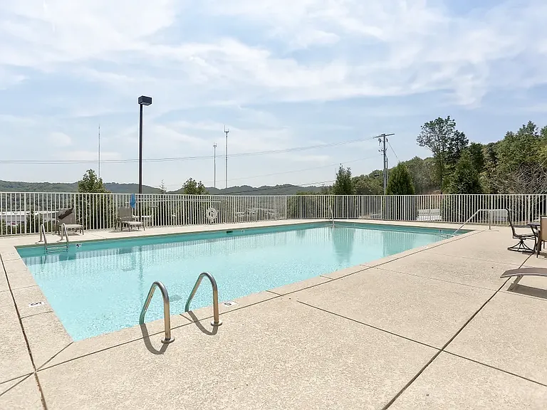Hickory Ridge Apartments — Photo 9