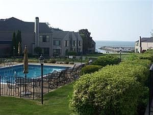 1st image of 460 Parkside Dr