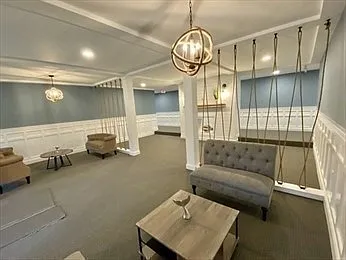 1 bed, 1.0 bath, 745 sqft, $2,100 — Photo 3