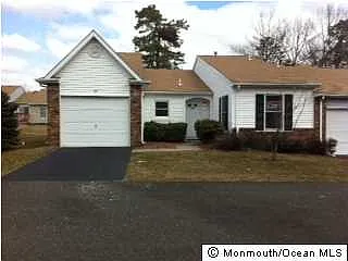 44 Buttonwood Ct photo 1