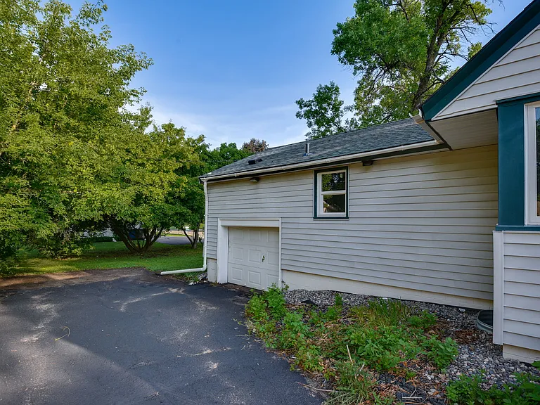 2775 Larch Ln N — Photo 24