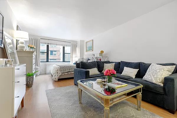 1st image of 10 W 15th St APT 622