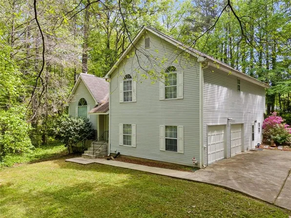 3420 Honeysuckle Ln, Lithia Springs, GA 30122