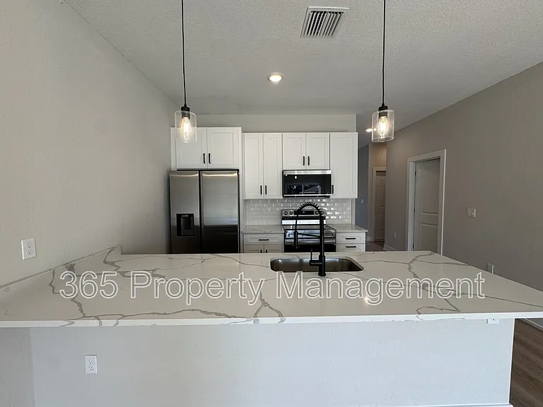 2020 Dorion St — Photo 3