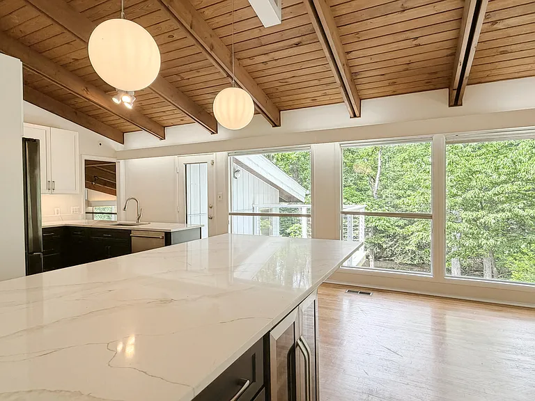 10611 Allenwood Ln — Photo 13
