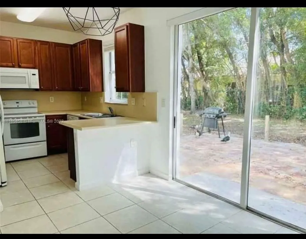 3 bed, 2.5 bath, $3,100 — Photo 3