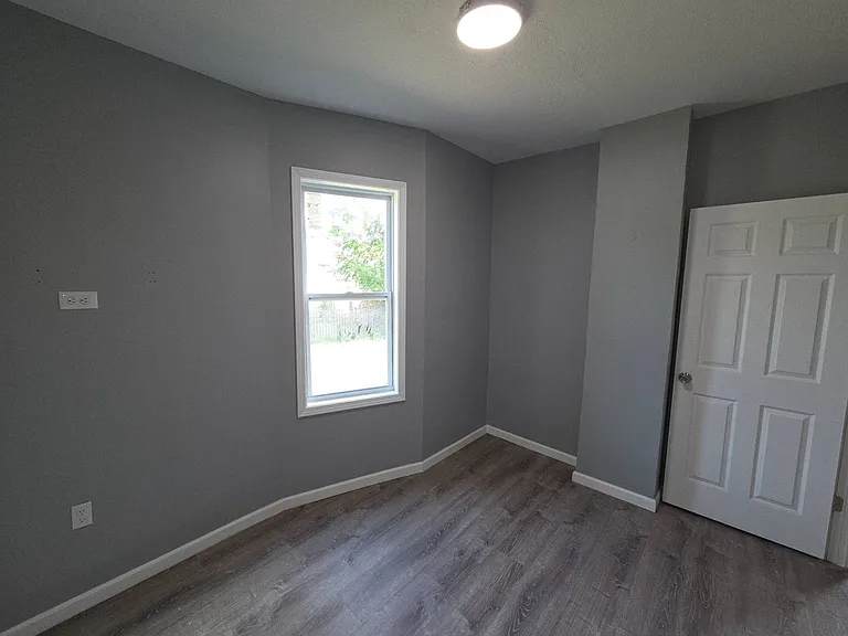 3237 Seymour Ave — Photo 14