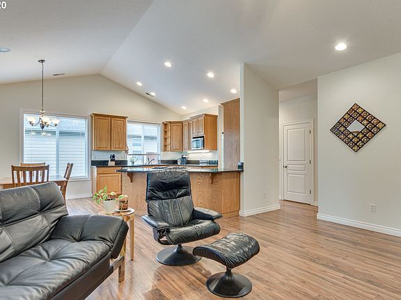 4th image of 3706 NE 101st St