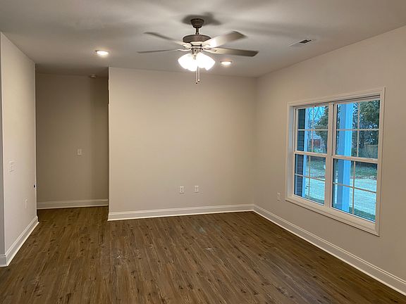 5th image of 2622 Cedrus Ave