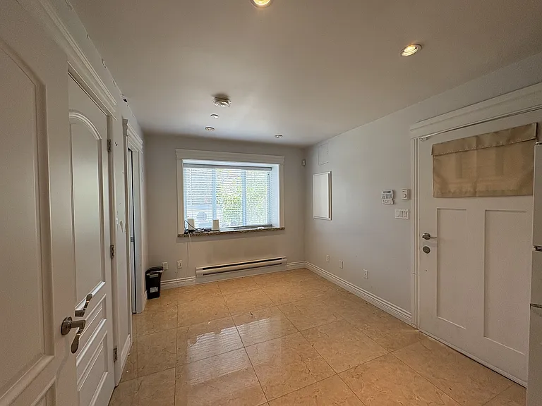 5772 Rhodes St — Photo 15