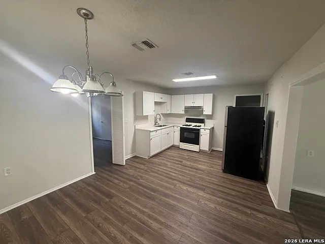 3 bed, 2.0 bath, 1368 sqft, $1,650 — Photo 3