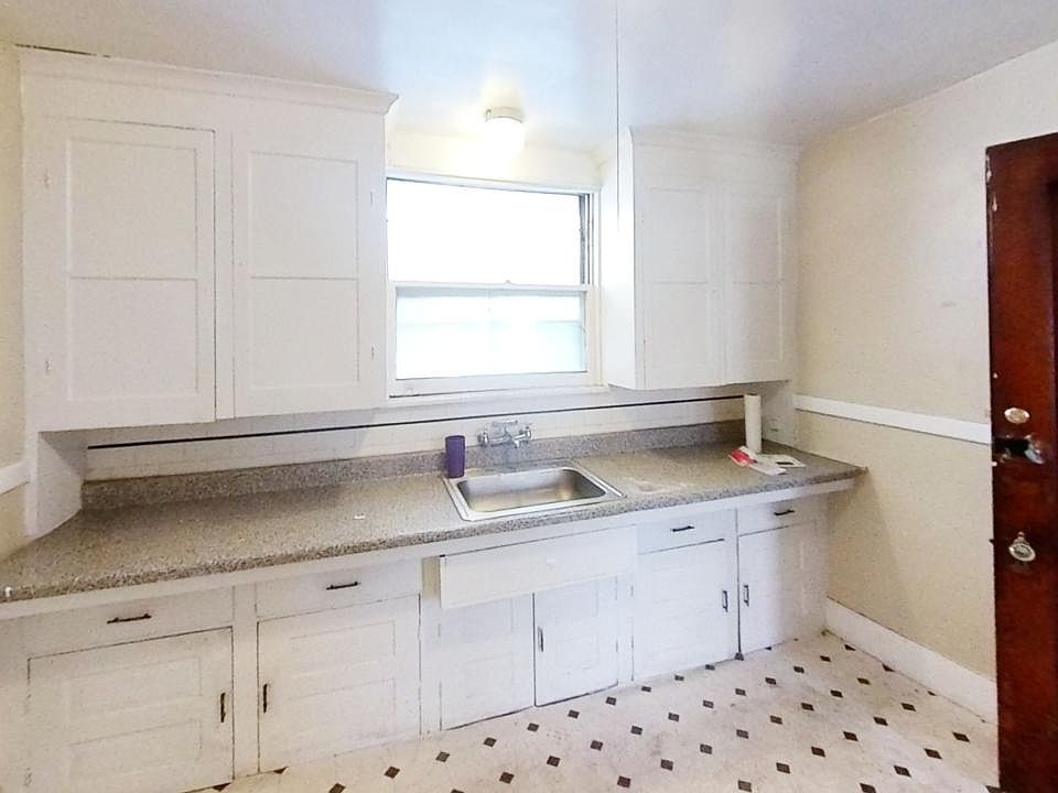 1st image of 119 Harriet Ave #2