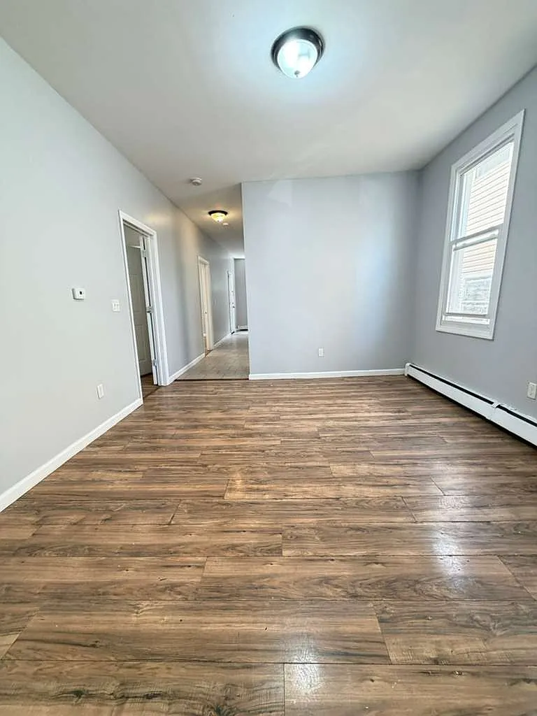 3 bed, 750 sqft, $2,200 — Photo 4